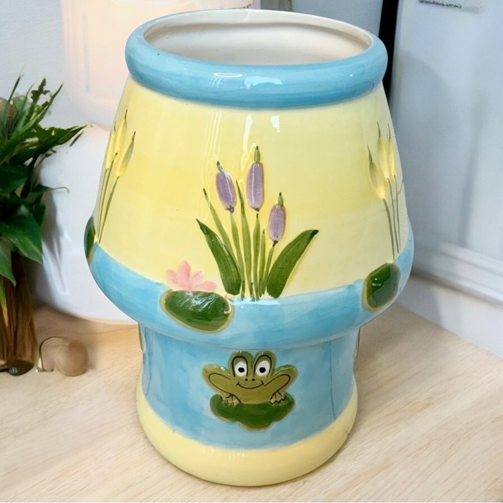 Ceramic Frog and Lillypad Ceramic 2-Piece Candle Holder